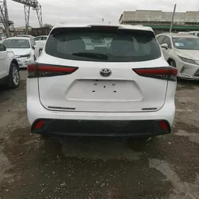 Toyota Highlander 2021