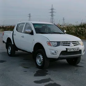 Mitsubishi L200 2010