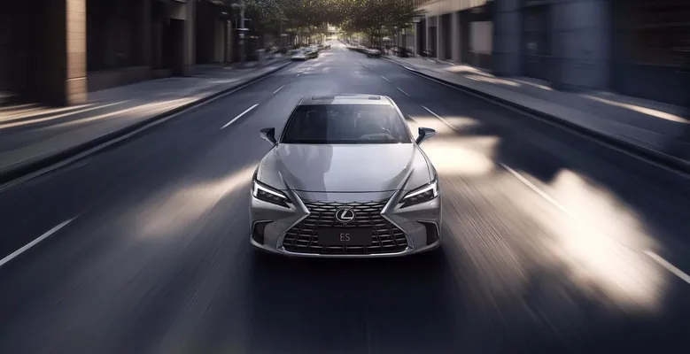 Lexus ES 2026 hödürlendi. Toyota Camry-niň premial wersiýasy öňküsindenem gelşikli boldy