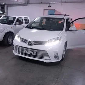 Toyota Sienna 2019