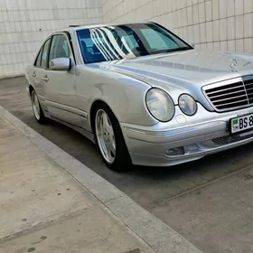 Mercedes-Benz E320 2001