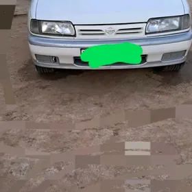 Nissan Primera 1990