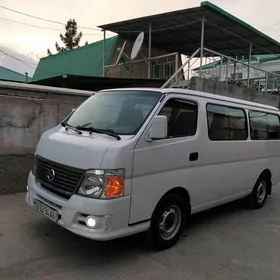 Nissan Urvan 2008