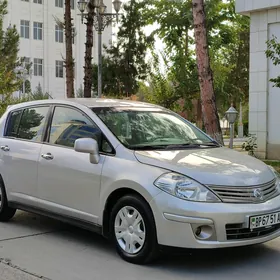 Nissan Tiida 2011