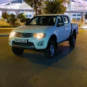 Mitsubishi L200 2010