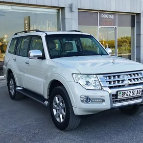 Mitsubishi Pajero 2015