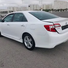 Toyota Camry 2014