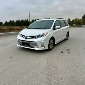 Toyota Sienna 2018