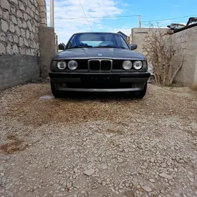 BMW 525 1990