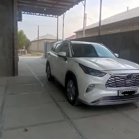 Toyota Highlander 2021