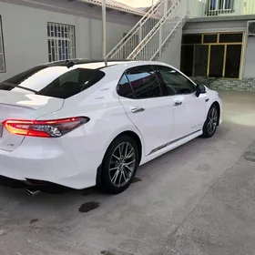 Toyota Camry 2021