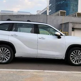 Toyota Highlander 2021