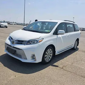 Toyota Sienna 2020