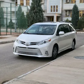 Toyota Sienna 2019