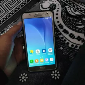 Samsung J7