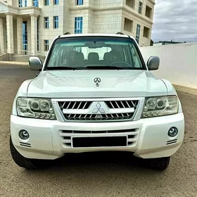 Mitsubishi Pajero 2004