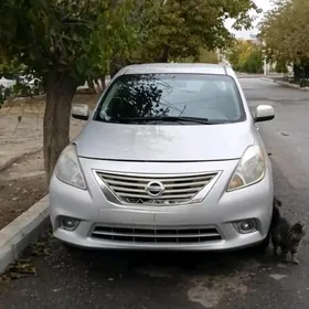 Nissan Versa 2013