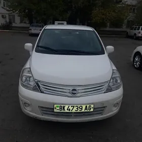 Nissan Versa 2012