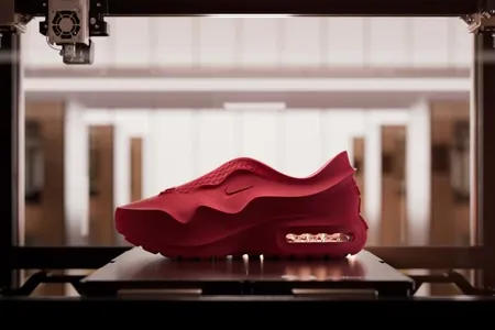 Nike выпустила свои первые кроссовки, почти полностью изготовленные на 3D-принтере