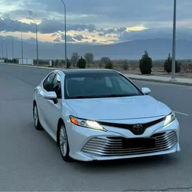 Toyota Camry 2018