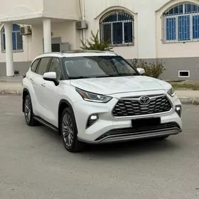 Toyota Highlander 2021