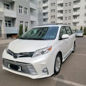 Toyota Sienna 2020