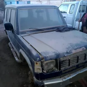 Mitsubishi Pajero 1990