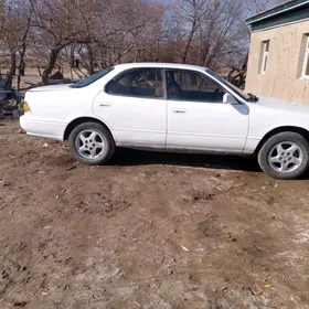 Toyota Camry 1990