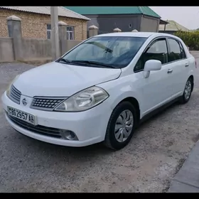 Nissan Versa 2011