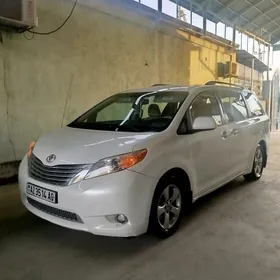 Toyota Sienna 2011