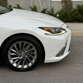 Lexus ES 350 2019