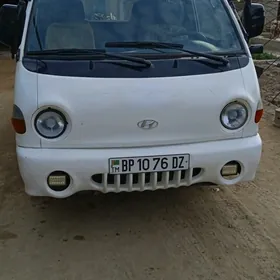 Hyundai H-1 1999