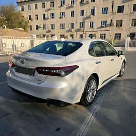 Toyota Camry 2021