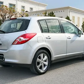 Nissan Tiida 2009