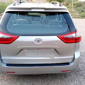 Toyota Sienna 2019