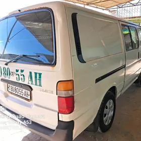 Toyota Hiace 2004