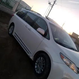 Toyota Sienna 2016