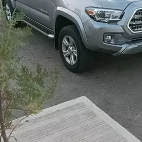 Toyota Tacoma 2017