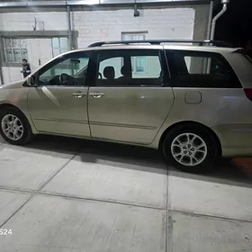 Toyota Sienna 2004