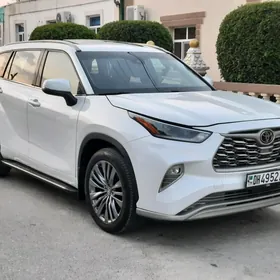 Toyota Highlander 2021