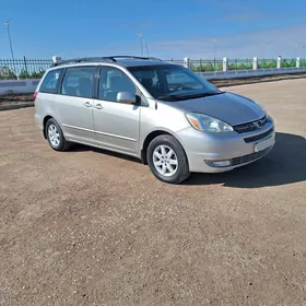 Toyota Sienna 2004