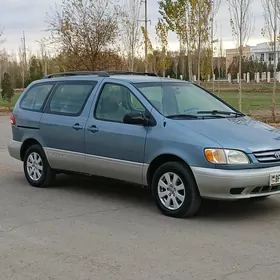 Toyota Sienna 2002