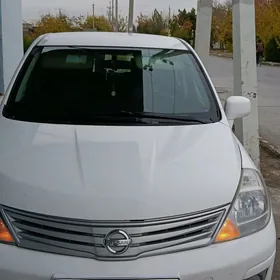 Nissan Versa 2012