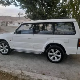 Mitsubishi Pajero 1992