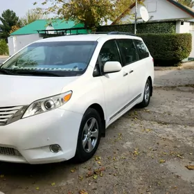 Toyota Sienna 2010