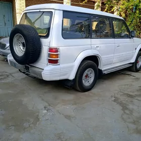 Mitsubishi Montero 1993