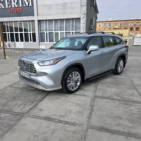 Toyota Highlander 2021