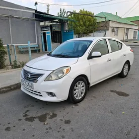 Nissan Versa 2013