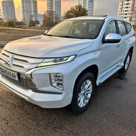 Mitsubishi Pajero 2020