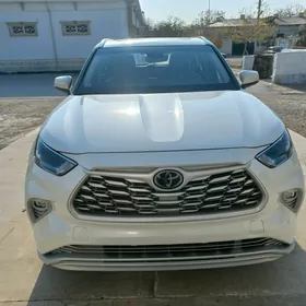 Toyota Highlander 2021